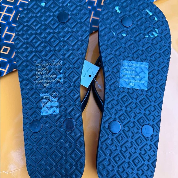 NWT Tory Burch Thin Flip Flop Sandals Animal Leopard PVC/EVA Gold Logo Sz 6 - Picture 5 of 5